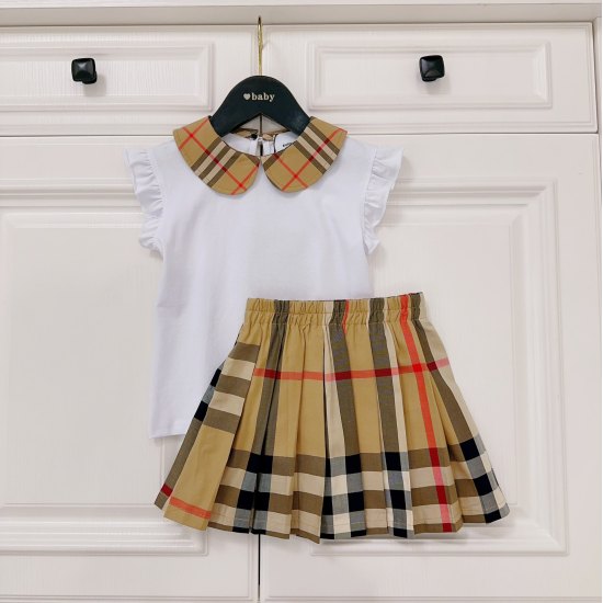 2023.07.01, regarding size issues, please consult customer service after payment. B B Children's Set is made of pure cotton and a doll neck top is made ➕ Checkered half skirt classic timeless stock size 100/150