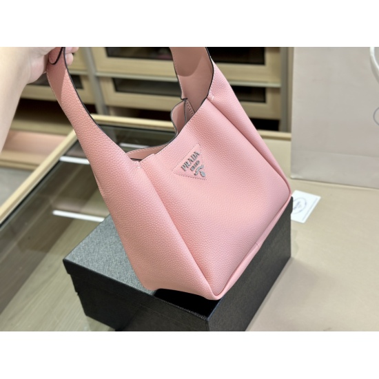 2023.11.06 215 box size: 23 * 20cm Prada popular online shopping basket Prada shopping bag is portable and armpit