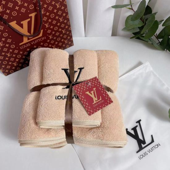 2024.01.22 LV (Louis Vuitton) is a multifunctional bath towel! The Louis Vuitton towel and bath towel set is here, exported to Paris Dior, France. The Parisian fashion once again enters your bathroom, washing your face and taking a shower with more temper
