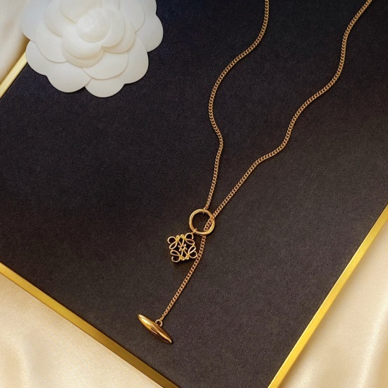 20240411 BAOPINZHIXIAO: Luo Yiwei's design is really impressive, very artistic! Its logo is the most beautiful art! Golden Line Flower Luo Yi Wei Necklace! The details are handled very delicately and smoothly! All kinds of clothing styles are unbeatable a