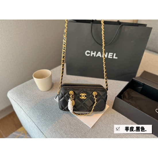 275 box with sheepskin size: 20 * 11.5cm, Xiaoxiangjia small gold coin bag is really cute, and the layout is also too cute! Small but able to hold things!