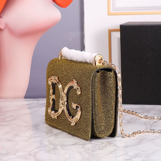 20240319 batch 480 return DolceGabban DG Girls series chain crossbody bag comes from the DG Girls series, designed with a metal texture ABS material Baroque DG logo. The Nappa leather crossbody bag is very eye-catching and suitable for carrying at any tim