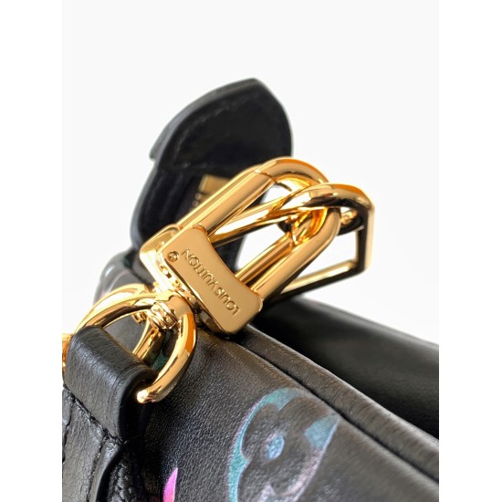 20231125 770 Top Original Exclusive Real Time Shoot M21209 M21353 This Cousin small handbag is made of Monogram embossed sheepskin leather, cleverly incorporating floral patterns into LV letters and Monogram flowers. The rugged chain is convenient for sho