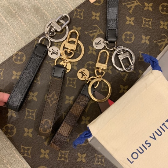 20240401 60- Early Spring Monogram Metal Accessories Pack and Keychain with Excellent Physical Texture, Perfect for Giving Boyfriends - Same Style for Men and Women!