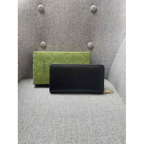 2023.07.06 the new autumn and winter 2022 collection design elements derived from the brand's equestrian roots inject a touch of luxury into this black leather wallet. Number: 700464 Size: 19 * 10.5 * 2