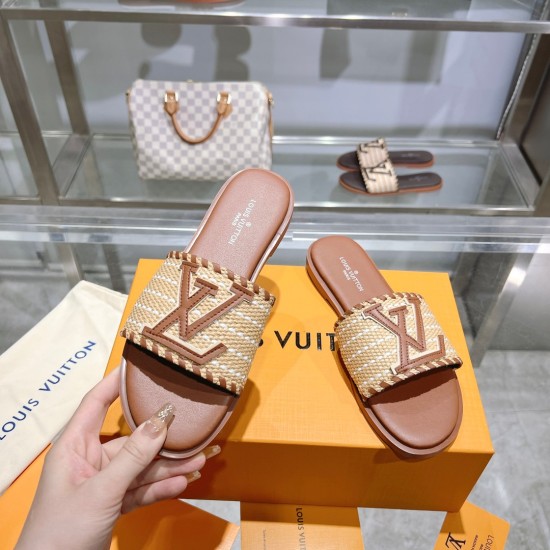 2024.01.05, 2023, the latest bestseller of the Lvjia brand, women's edition. The top-level version features a novel design and a fashionable and trendy casual style, featuring a non slip combination leather outsole. Upper LV lines. A trendy and versatile 