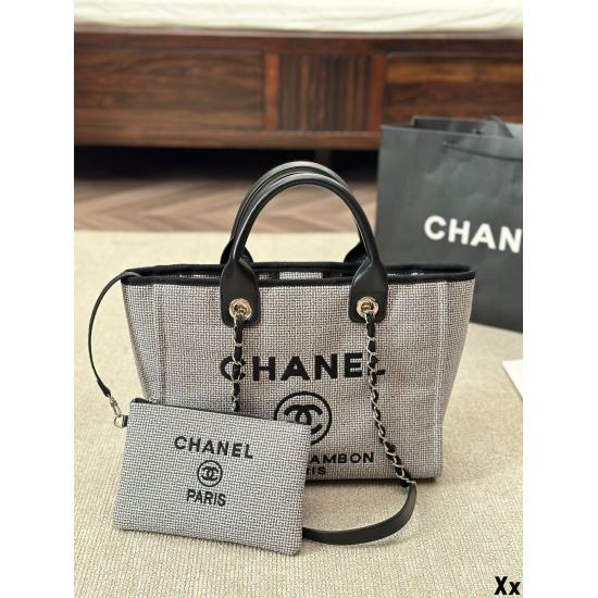 The replica cowhide p270/p265 CHANEL New Canvas Beach Bag Shopping Bag CHANEL Canvas Beach Bag is released every year with a new logo decoration that is different from the old model. The decoration is more high-end and atmospheric. The super large capacit