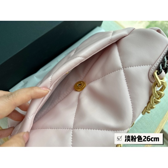 On September 3, 2023, 210 215 225 (with box) size: 20 * 15cm, 2616cm, 30 * 20cm, Xiaoxiangjia 19bag, sweet and girlish powder is really hard to resist!!! Achieving the best cost-effectiveness with leather materials upgraded to a higher quality