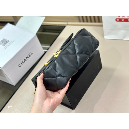 On October 13, 2023, 225 235 (equipped with folding box airplane box) size: 20cm 26cm Chanel 19bag, achieving the best cost-effectiveness. Leather material has been upgraded again with advanced texture