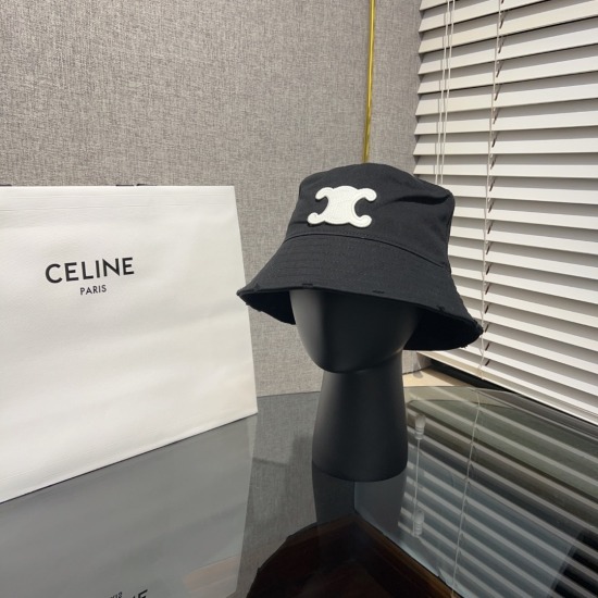 2023.10.02 Special Approval 50CELIN Sailin Classic Pattern Fabric Fisherman Hat ♀️ During the autumn and winter seasons when wearing coats, it is important to wear a fisherman's hat that exudes sophistication and temperament 〰️ The fabric is lightweight, 