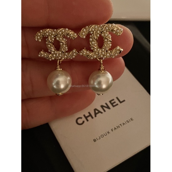 July 23, 2023 Ch@nel Classic Double C Xiaomi Beads with Pearl Earrings, Exquisite and Durable, A Classic Never Outdated Z Quality S925 Silver Needle Super Versatile Tool, Fashionable and Elegant. There are quite a few repeat customers with details as show