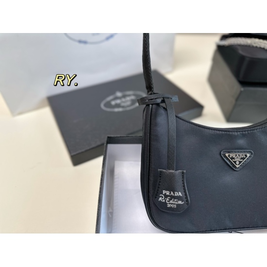 2023.11.06 P140 (with box) size: 2215PRADA Underarm Bag Sweet, Cool, and Spicy, Too Cute Nylon Shoulder Strap Comfortable Plus Points Design is Simple, Smooth, Fashionable, and Practical for Daily Commuting ✅