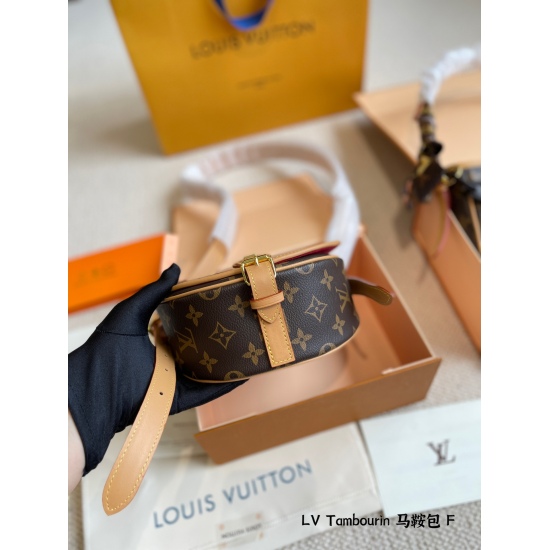 2023.10.1 p200LV Tambourin Saddle Bag! M44860LV Tambourin Saddle Bag! This saddle bag is inspired by its 2003 sibling design! The TAMBOURIN series reproduces the smart hand drum design and reinterprets the fashionable charm of classic bags! The compact ap