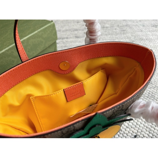 On March 3, 2023, the size of the 85 upgraded version is 19 (bottom width) * 21 (height) cmGG children's pineapple bag. The small pineapple bag has hit my girl's heart and the children's bag is getting more and more popular. This color scheme is too suita