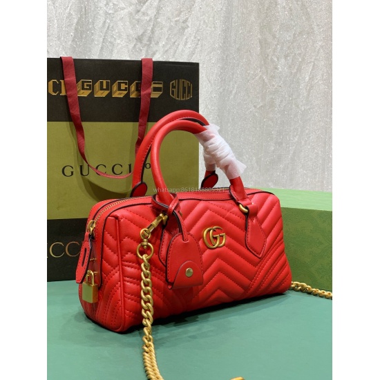 GUCCI Marmont series handbag, black quilted V-shaped leather with antique gold tone accessories, equipped with detachable chain strap leather shoulder strap (decorated with key lock), model number 746319 size 27X13.5X10