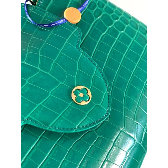 20231125 P1350 [Premium Original Leather N92967 Emerald Glossy Crocodile Pattern Gold Buckle] The Capuchines Medium size handbag exquisitely blends crocodile skin outer layer, delicate goat skin inner lining, and sparkling metal parts. The iconic flip ach