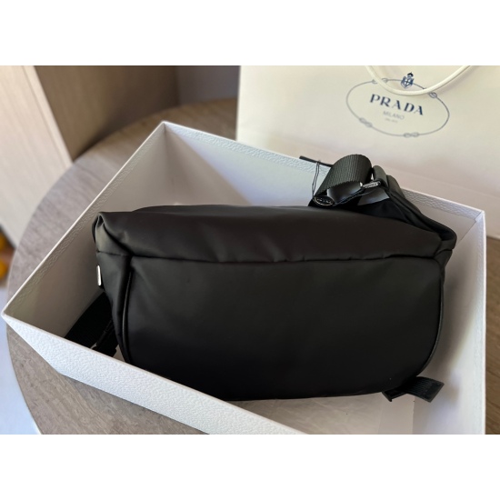2023.11.06 240 no box (tactical bag) size: 40 * 20cmprad men's crossbody bag/chest bag/both sassy and A! Commuting is very useful! Unmatched advanced search prada men's bag