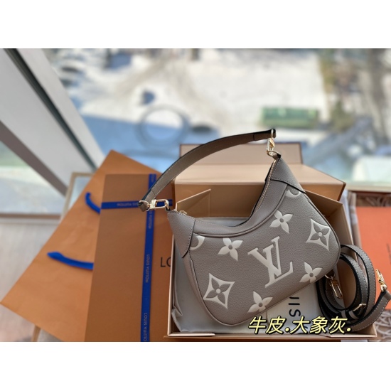 2023.10.1 225 box size: 23 * 12cmL home bagatelle cowhide underarm bag and underarm back look great! The crossbody bag looks good too! A bag that looks more and more durable! Upper body effect Grandma's love is so explosive! Search Lv Cowhide Underarm Bag