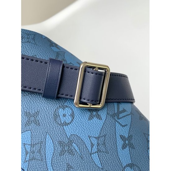 20231125 P580 Top of the line Original New M22576 [Treasure Blue] Men's Chest Bag Lv Chest Bag features beautiful design details and a zipper for easy access. No matter what your atmosphere is, you can effortlessly carry this fashionable waist bag. The in