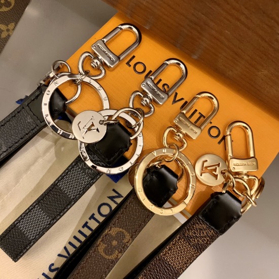 20240401 60- Early Spring Monogram Metal Accessories Pack and Keychain with Excellent Physical Texture, Perfect for Giving Boyfriends - Same Style for Men and Women!