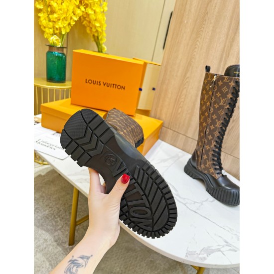20230923 Louis Vuitton 2022 Show New High end Customization 1:1 engraved replica upper foot for comfort, paired with Louis Vuitton logo embossed leather labels and durable leather outsole. Fabric: 3-color open edge beaded cowhide, black cowhide counter, a
