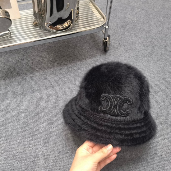 2023.10.2 Run 50Celin~Autumn and Winter Round Top Rabbit Fur Bowl Hat Fisherman Hat. Fashionable and trendy brand, this year's particularly popular series, fashionable yuppy style, essential for street photography!