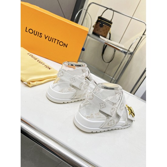 20240407 Louis Vuitton multi-color optional new slippers are on the market, with 1:1 high-end customization and instant sales of all imitations. The original molded logo decoration is both fashionable and beautiful. The fabric: calf leather, inner sheepsk