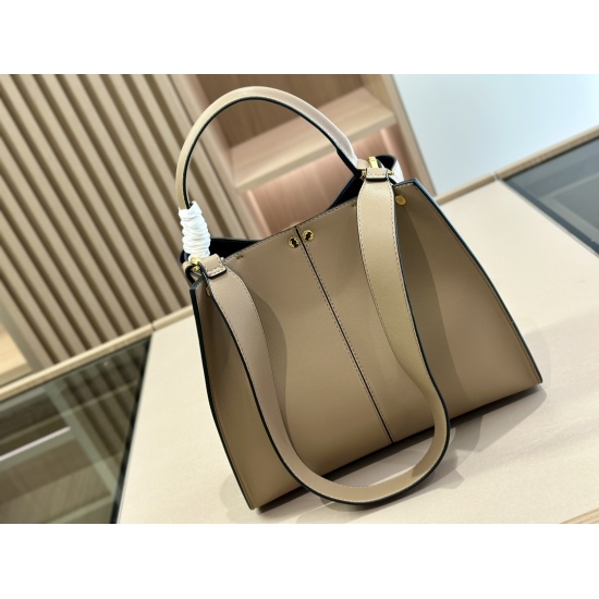 2023.10.26 215size: 30.24cm Fendi peekabo Shopping Bag: Classic tote design! But the biggest feature of this one is: portable: crossbody!