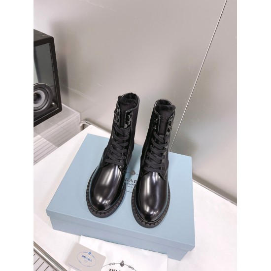 2024.01.05 310 High Edition Mao Li PRADA Prada 2020 Autumn/Winter Short Boots Thick Sole Martin Boots Motorcycle Boots Fabric: Shiny Open Edge Bead Inner Lining: Imported Wool Heel Height: Approximately 6cm