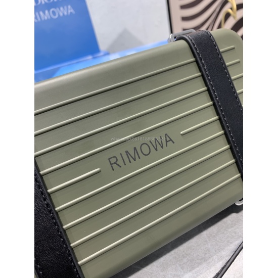 DIO ᖇ dior RIMOWA co branded limited edition small luggage case bag is here! Since Rimow α After being acquired by a giant, I feel that the level has been further improved, especially with the use of RIMOWA's iconic frosted aluminum groove design and obiq