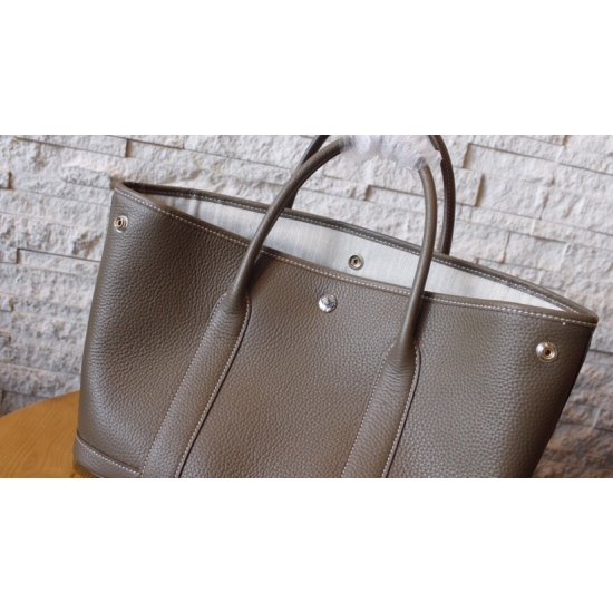 twenty million two hundred and forty thousand three hundred and seventeen ✈️  Emma Hermes Large Special Approval: 550 Small Special Approval: 530 Recognize Exclusive Quality Exclusive Factory Code Garden Bag Garden Party Hermes One of the Classic Represen