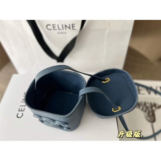 2023.10.30 195 box upgrade size: 11 * 11 * 11cmcelline ✔ The small box is really cute! Many people are attracted to it at the 22 runway!