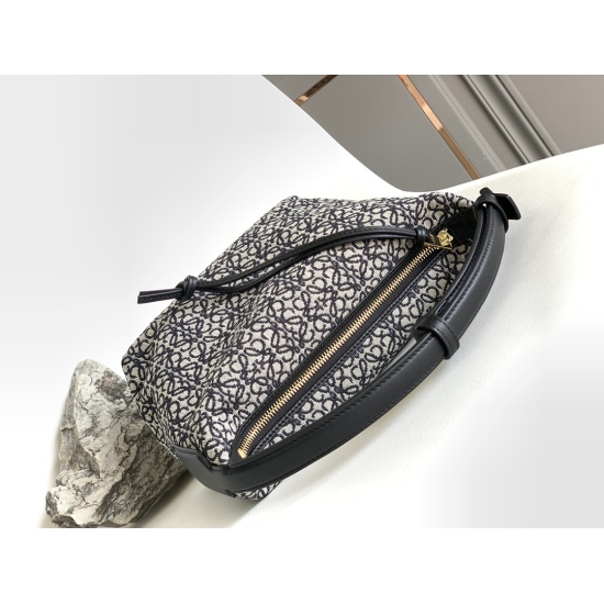 20240325 P670 [Fireworks] Small lunch box bag for shipment [Strong]~Cubi Anagram underarm bag is made of imported cowhide and jacquard canvas, decorated with repeated Anagram pattern shoulder straps or adjustable shoulder straps for both hands and hands. 