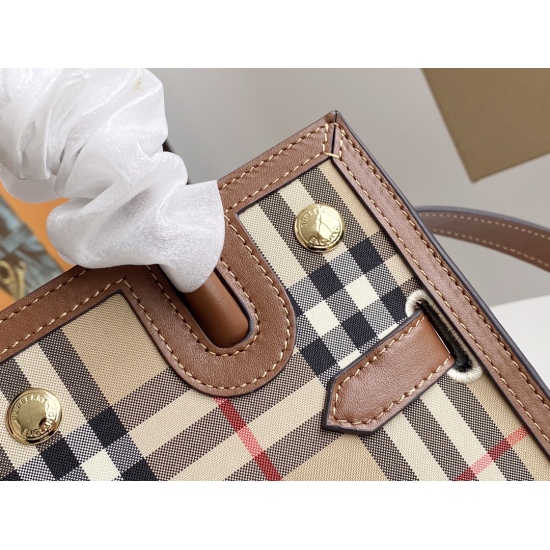 2024.03.09P780 (original quality)! Burberry! Exquisite Title Teller handbag, crafted with vintage Vintage plaid cut pieces, adorned with smooth leather edges and exquisite three rivets. Can be carried with a top handle or with a detachable shoulder strap 