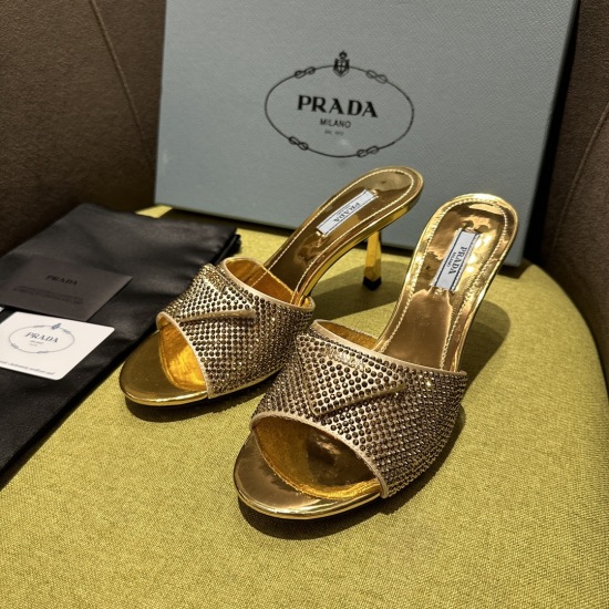 2024.01.05 Top Edition 23ss Summer New Prada Prada This 90s style sandal evokes a versatile style and is suitable for different occasions to wear. The brand's iconic glossy leather design, commonly seen in the luxury world, is exquisitely crafted, with a 