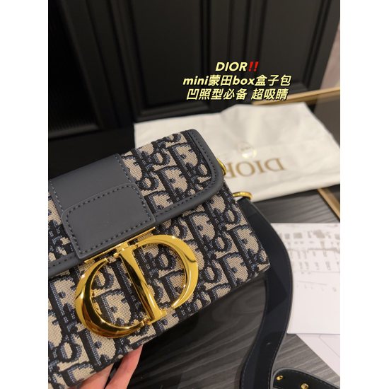 2023.10.07 P235 folding box ⚠ Size 18.12 Diomini Montaigne Box Bag Small Box Bag with a Cool Wide Shoulder Strap Embossed Essential Super Eye-catching and Exquisite One Invincible Giant Cute Set Beauty Shots It