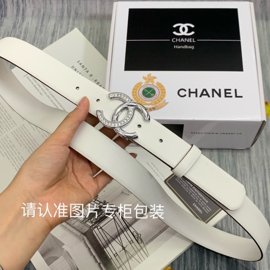 On December 14, 2023, Chanel's new small fragrance has a width of 3.0cm and is exquisitely crafted with diamond buckle heads. Gold and silver buckles are specially designed for women's casual small waist belts, with cabinet packaging