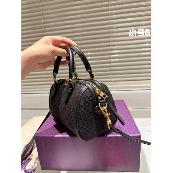 2023.11.17 Folding Gift Box P235 Tory Burch Pillow Bag - The latest design of the counter pillow bag, original single mold customization, original single hardware, imported fabric, super good texture and more wear-resistant! Liangze Hardware Colorless One