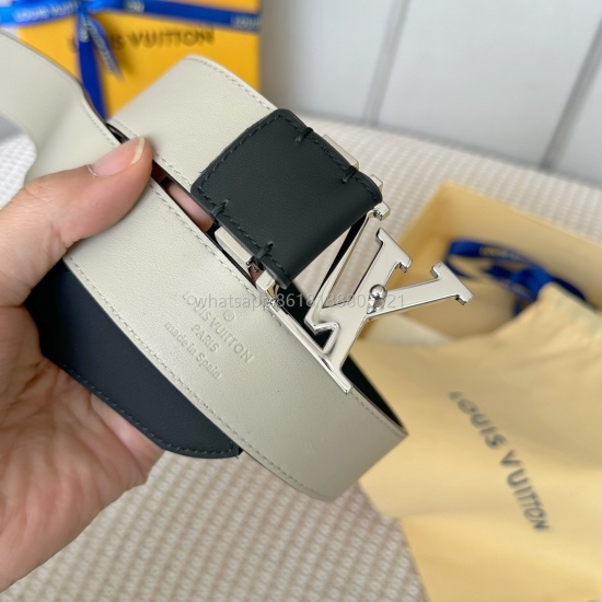 On August 7th, 2023, width: 35mm, Lvjia S22 Spring/Summer New Belt Series, width: 3.5cm, original Italian leather material paired with exquisite design hardware, all-round precision punching, fine grinding, precision density, thick gold plating, excellent