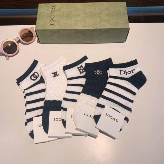 2024.01.22 (a box of 5 pairs) Gucci Gucci 2023 New Socks! Pure cotton fabric, hot patterns, synchronized short and medium-sized socks at the counter, a must-have for trendsetters and a great match for big brands on the street