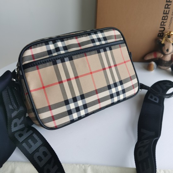 On March 9, 2024, the original Burberry plaid patchwork leather diagonal cross camera bag is a delicate diagonal backpack made of Vintage vintage plaid bonded cotton, paired with exquisite leather edging and decorated with a jacquard spun brand letter log