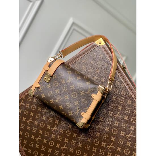 20231126 P740 Top Original Order ✨ Nicolas Ghesquire, an all steel hardware brand, repeatedly explores Louis Vuitton's box making heritage and creates this Side Trunk small handbag. Monogram canvas is combined with leather trim, and the leather zipper hea