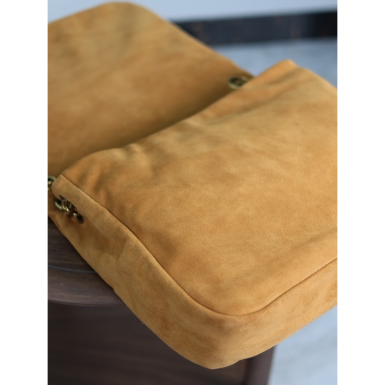 20231128 Batch: 930JAMIE_ The new suede bag really hits my heart, who knows? Imported Italian suede, the entire bag features a classic retro vintage design that breaks through elements, looks very stylish, and won't go out of style. The basic style can al