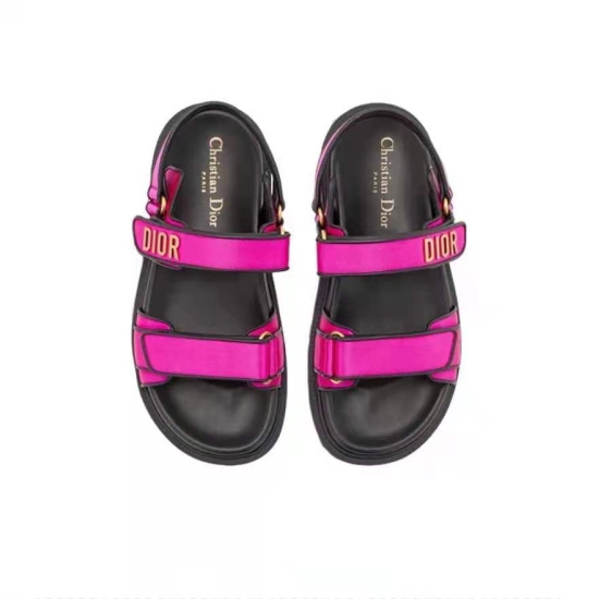 20240407 P250 DIOR Classic Sandals This mixed sheepskin DiorAct sandal style is fashionable. Paired with an insole that fits the foot shape, it is made of exceptionally lightweight and comfortable leather. The shoe upper strap is opened and closed with Ve