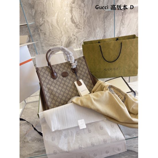On October 3, 2023, the full package of p235tote. Speaking of this Gucci new tote classic vintage, paired with a square and square bag shape, the capacity is also large. Umbrella clothes can be stuffed into the bag, and can be carried by either side or ha