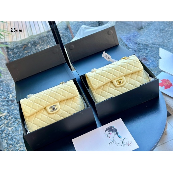 On October 13, 2023, 245 comes with a folding box and an airplane box size: 23cm Chanel. We have been working very hard to create a comfortable sheepskin pattern fabric for other goods on the market! No matter who you are, hold it steady ✔️✔️，