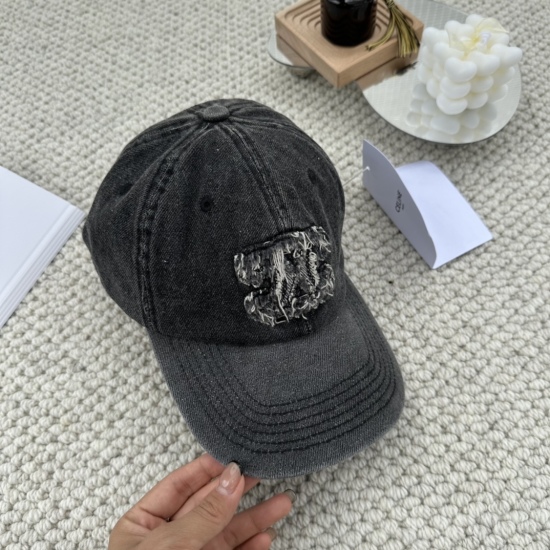 2023.07.22 CELINE Silin New Denim Blue Vintage Baseball cap Travel Take it to Meimeida ❕   Medieval style. This hat is not easy to collide with in stock
