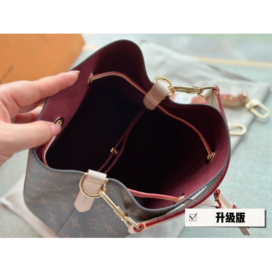 2023.10.1 290 box (upgraded version) size: 21 * 21cmL Home 23 year new small water bucket has great upper body effects, such as crossbody, one shoulder, and hand carrying! All steel hardware Noe bucket new size really nice search Lv bucket bag