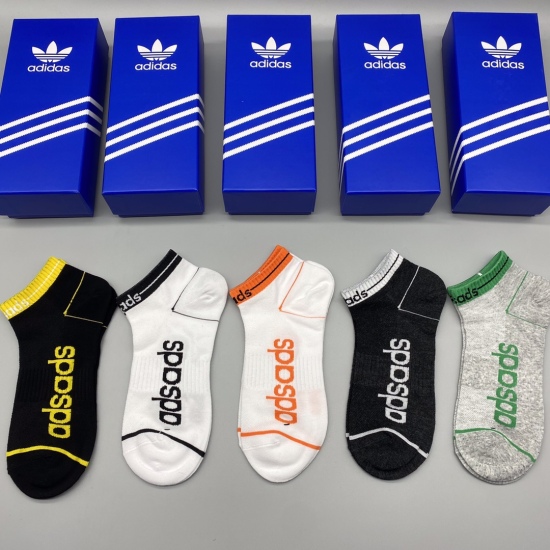 2024.01.22 adidas mid length socks for both men and women [strong] [proud] Color versatile, great for feet, a must-have for trendsetters [strong] Sweat-absorbing, breathable, and odor resistant, comfortable box of 5 pairs