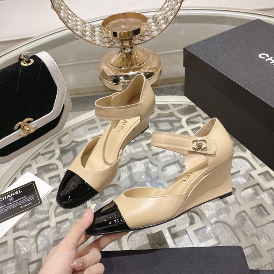 Exclusive 20240403 2024 Early Spring Perfect Slope Heel Hollow Single Shoe 〰️ Craft explanation: ⚠️ The 3D shaping process of the shoe body (in order to feel the soul of the entire shoe shape), you can observe that the low-end version cannot achieve this,